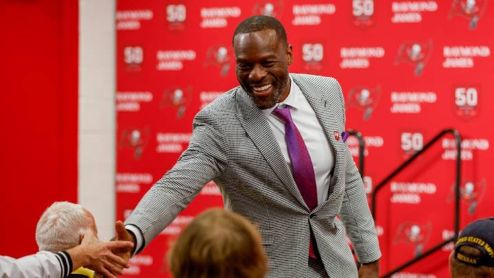 Simeon Rice joins Ring, charitable cleats and more from Bucs