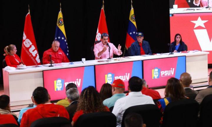 Maduro: Ante amenazas externas PSUV fortalece su base
