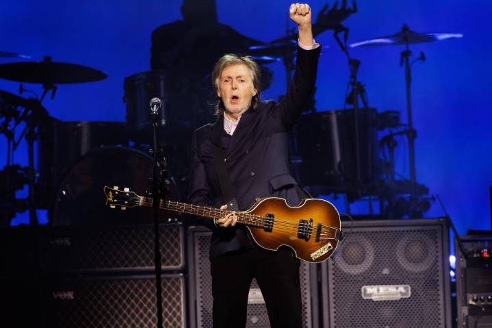 Review: Paul McCartney is still a legend, his songs bringing a Chicago audience together