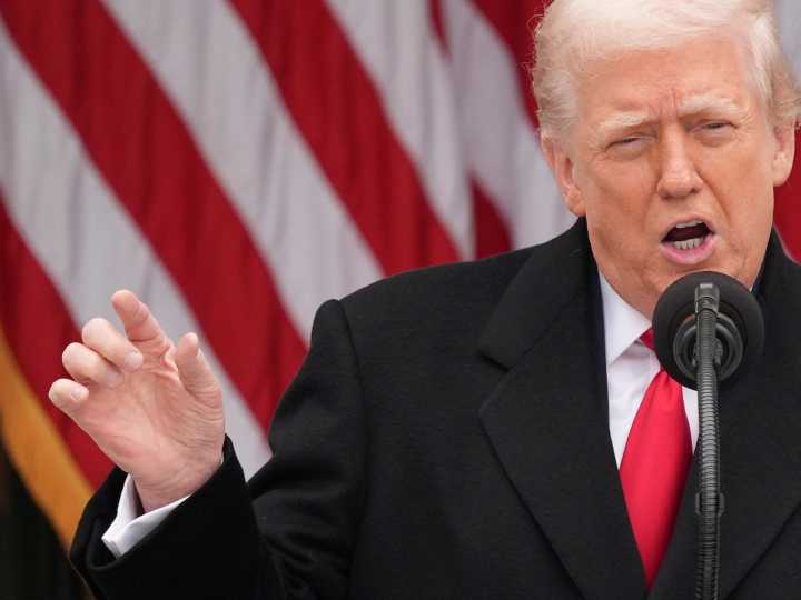 La Casa Blanca hace circular un plan para extender los subsidios del Obamacare mientras Trump promete una solución al sistema de salud