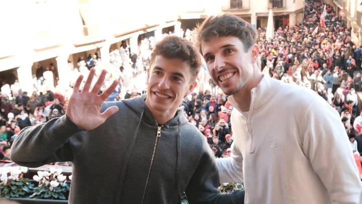 Cervera ruge para celebrar la gesta de los hermanos Márquez: “Es algo único”