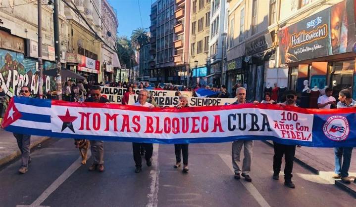 Con una marcha por Valparaíso comenzó encuentro solidario con Cuba (+Fotos)