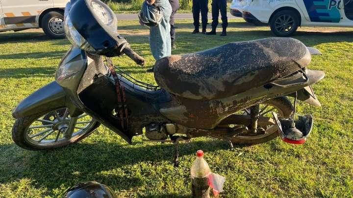 Dos jóvenes asistidos tras despiste de una moto en la ruta 30