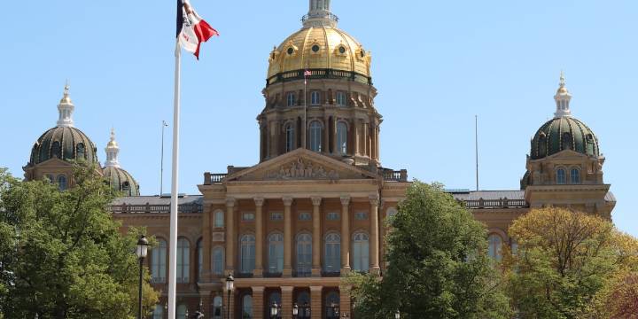 National Democrats ‘spotlight’ Iowa Senate candidate Renee Hardman