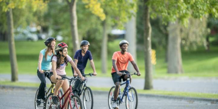 The 'bike bus' movement has taken over one New Jersey town, with hundreds biking to school each day: 'People naturally gravitate to something that's super joyful'