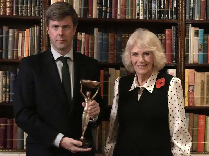 El escritor húngaro-británico David Szalay ganó el Premio Booker por 'Flesh'