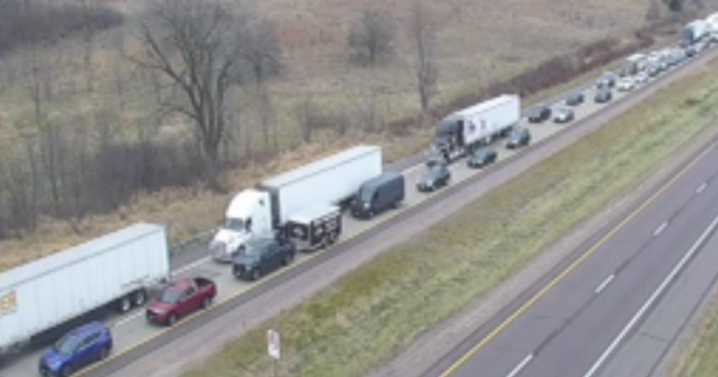 Traffic alert: All lanes reopen after crash on I-90 near Lake Delton caused 5