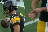 Aaron Rodgers suffers apparent hand injury before Steelers vs. Colts