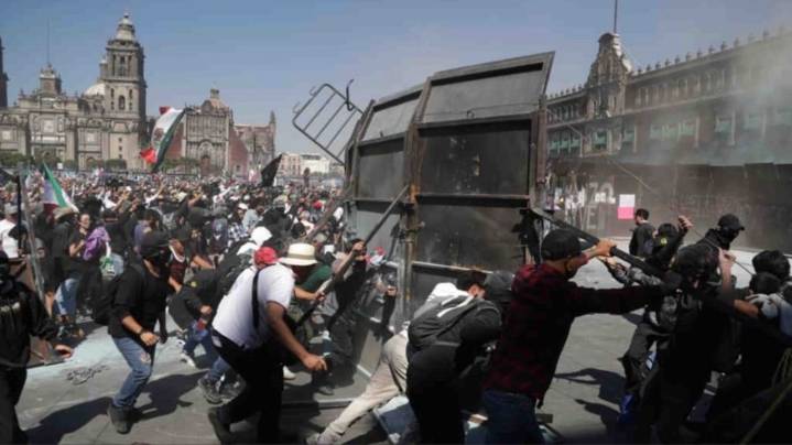 Multitudinaria protesta contra Sheinbaum en México: violencia, represión, golpeados y detenidos