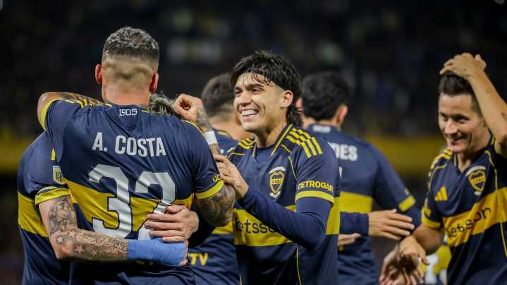 Con goles de Costa y Cavani, Boca ganó y terminó primero en la Zona A