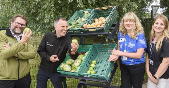 Barwic Parade Community Primary School opens food pantry