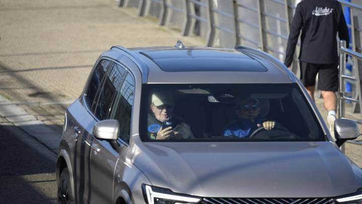 Todo en contra para que el rey emérito navegue en Sanxenxo: no llegó su Bribón y no hay viento