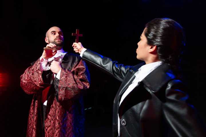 Comedia “Dracula: The Bloody Truth” llega al Británico