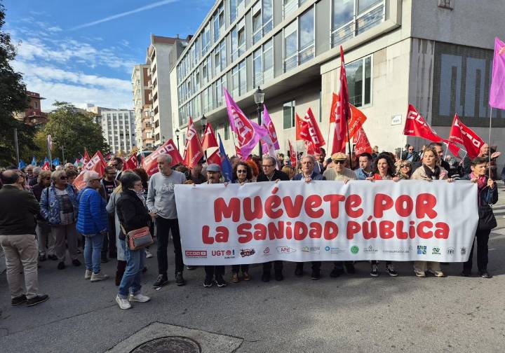 Miles de voces en Gijón claman por «una sanidad pública asturiana de calidad en el empleo y la atención»