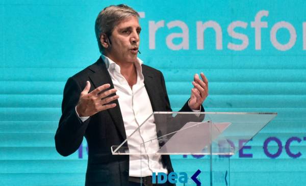 Ante la suba del riesgo país, Caputo aseguró que nunca hablaron con bancos de un rescate para la Argentina