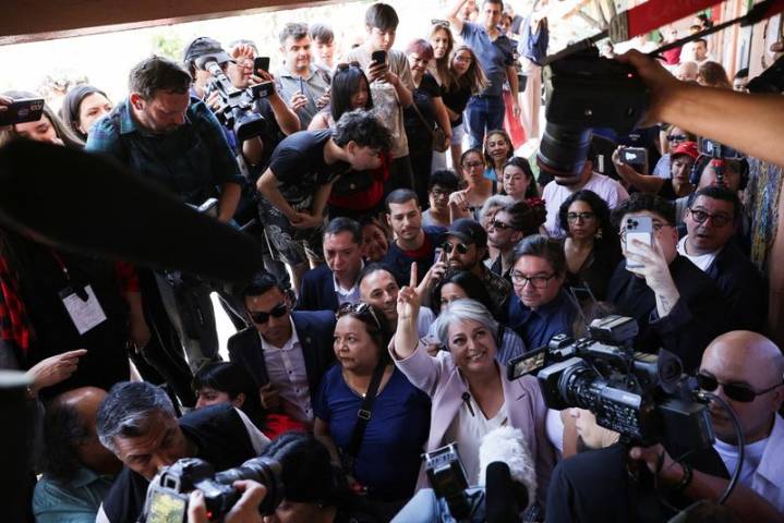 Leftist Jara leads Chile’s presidential election in early count