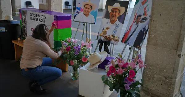 Detenidos siete funcionarios por asesinato de Carlos Manzo