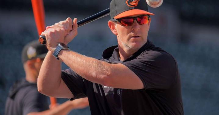Braves add former Orioles interim manager as third base coach