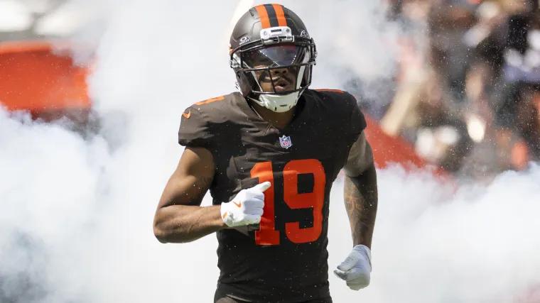 Early Waiver Wire Week 10: Fantasy FAAB pickup tips for Cedric Tillman, J.J. McCarthy, Colston Loveland, Tucker Kraft replacements, bye streamers