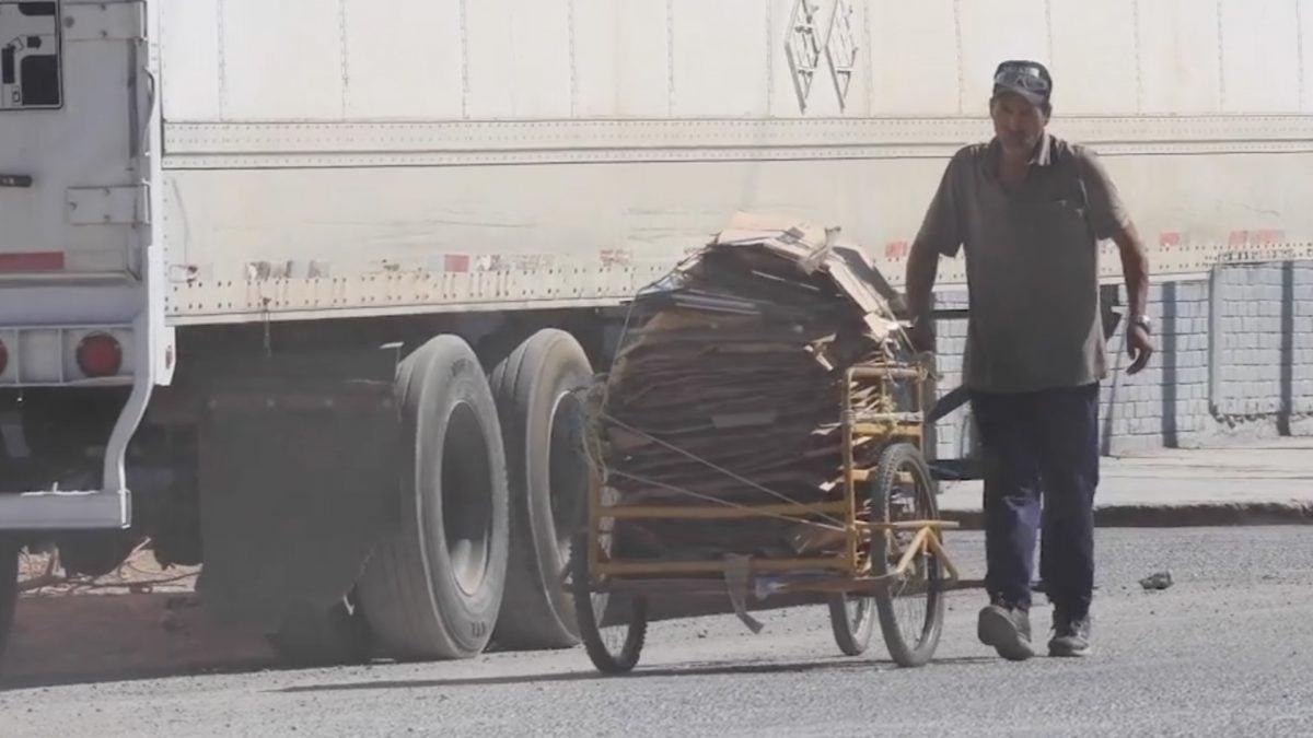 ‘Ya no sale recoger cartón’; padecen cierre de recicladoras en Saltillo