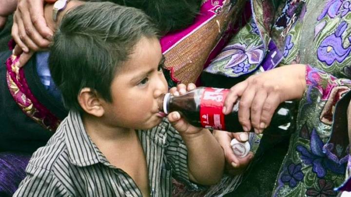 Pueblos de la Mixteca de #Oaxaca sobreviven bebiendo lluvia y refrescos ante crisis extrema de agua y abandono