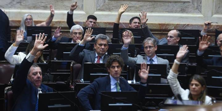 Senado: la puja por sesionar antes de diciembre deja a la UCR al borde del quiebre por la AGN