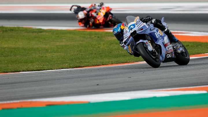 Álex Márquez muestra sus galones y arrasa en la Sprint de MotoGP en Valencia
