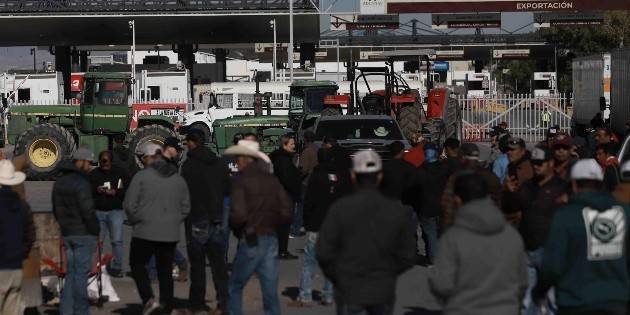 Tras reunión con Segob, transportistas y productores levantarán bloqueos carreteros
