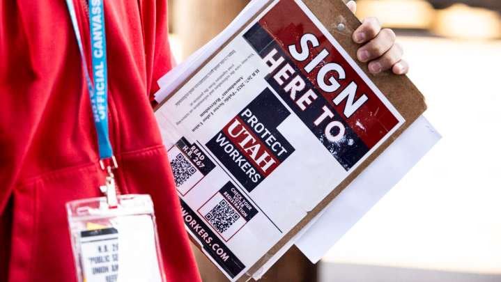 Utah lawmakers vote down eventual paper signature