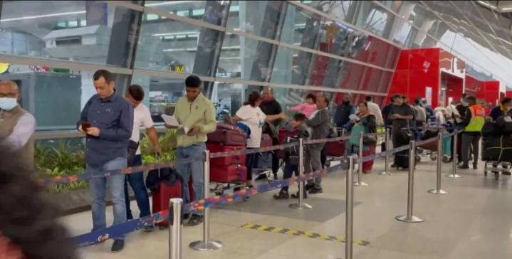 Delhi airport’s air traffic control faces tech issues; over 300 flights delayed