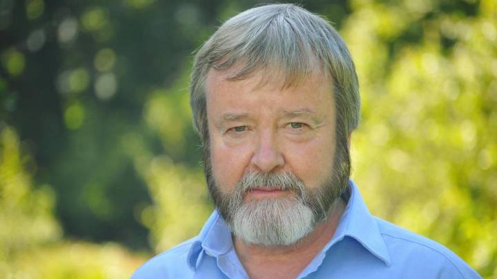 Ian McGilchrist, psiquiatra, filósofo, literato y neurocientífico: “Cada hemisferio cerebral veel mundo de manera diferente”