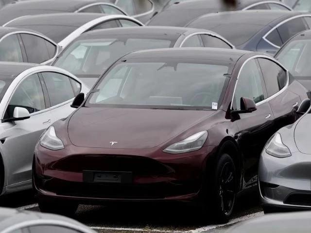 Shares soar, Samsung SDI in talks with Tesla to supply energy storage batteries