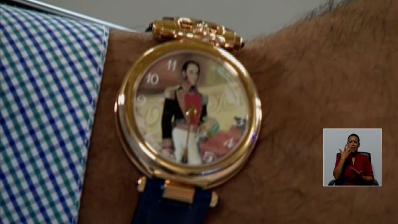 Nicolás Maduro presume regalo de cumpleaños: un reloj que marca "la hora de la paz"