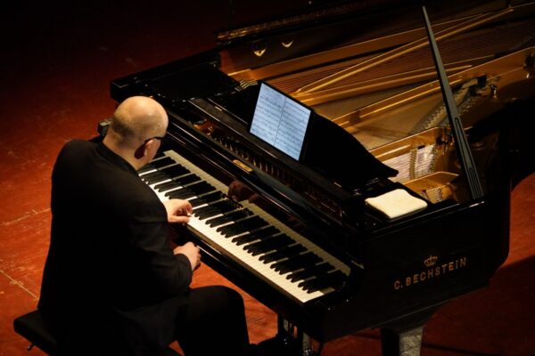 Pianista letón Armands Abols deslumbró al público magallánico