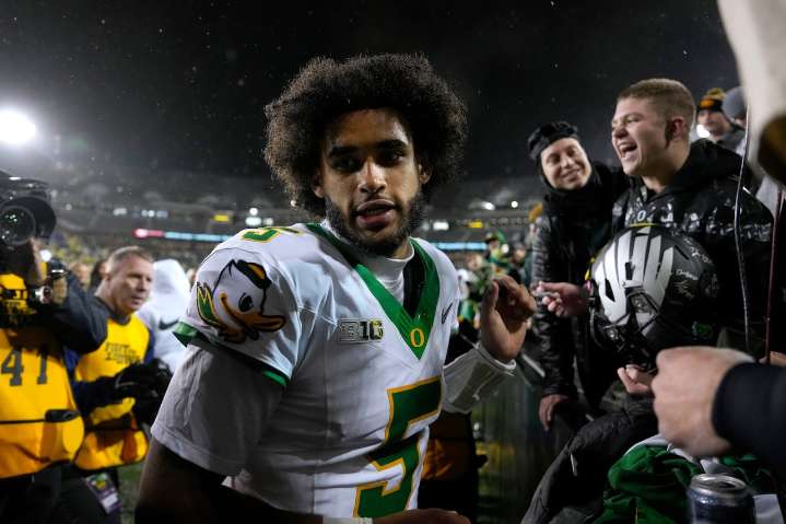 The rain let up, but Dante Moore didn’t. And the Ducks CFP hopes are still very much alive.