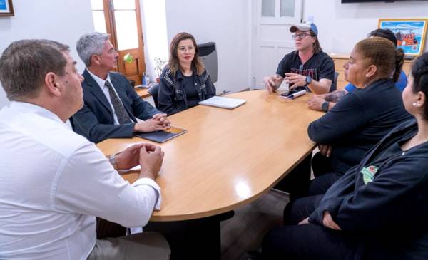 La Feria de Artesanos de Playa Unión se prepara para la temporada de verano 2025/26