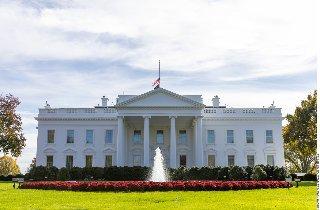 Va la Casa Blanca por ‘mentirosos’ en prensa