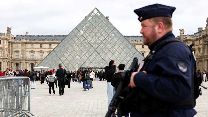 El Louvre cierra una de sus galerías "como medida de precaución" ante la "fragilidad" de varias vigas del edificio