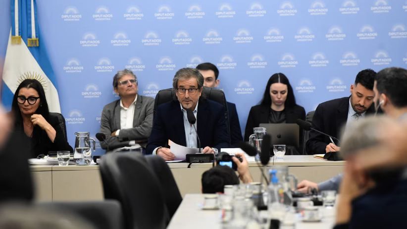 Presupuesto 2026: la oposición busca el dictamen mientras el oficialismo quiere tratarlo en extraordinarias