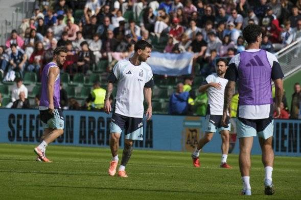 Argentina y Messi desatan locura: 20 mil personas llegaron a ver entrenamiento en Elche