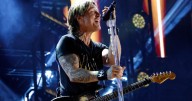 Keith Urban Sang ‘Pink Pony Club’ at Mar
