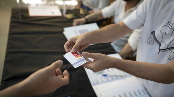 La política aún se valora: se necesita más política, pero otra política