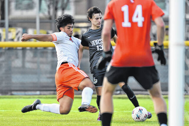 Clinton moves on to the 3rd round