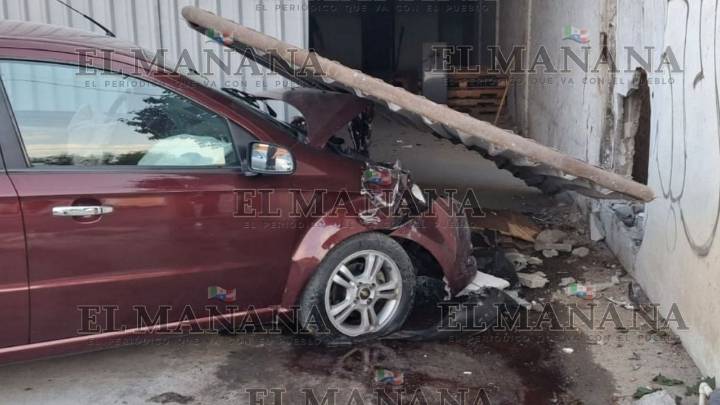 Abuelita se estrella contra distribuidora de huevos en la colonia Hidalgo; terminó en shock nervioso