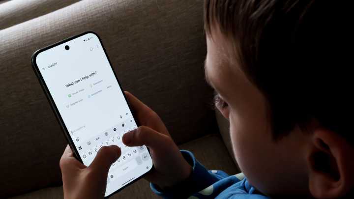 Una experta en tecnología explica cómo instalar el control parental en ChatGPT y evitar problemas para nuestros hijos: "Puede perder los papeles"