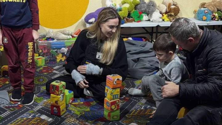 Angelina Jolie visita Jersón, una ciudad ucraniana bombardeada a diario por las tropas rusas