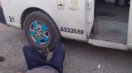 Atropella Ruta a un hombre en Cuautla; le pasa por encima de las piernas