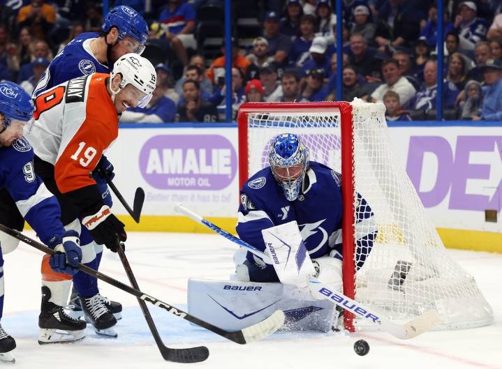 Deadspin | Andrei Vasilevskiy claims 41st shutout as Lightning blank Flyers