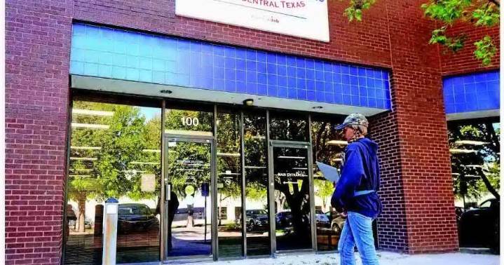 Jobless aid delayed for federal workers