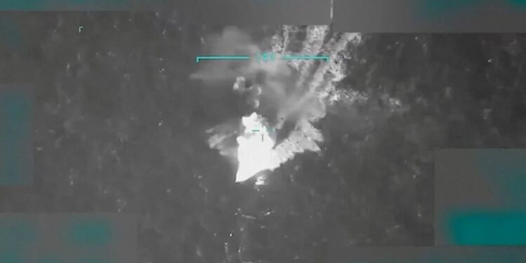 El Departamento de Justicia avala la legalidad de los ataques a «narcolanchas» y exime de responsabilidad judicial a los militares implicados